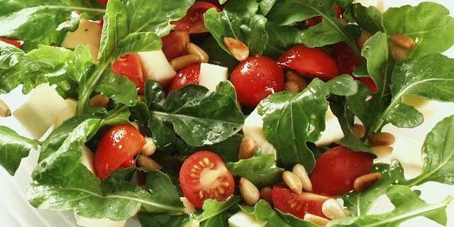 Rúcula e salada do tomate