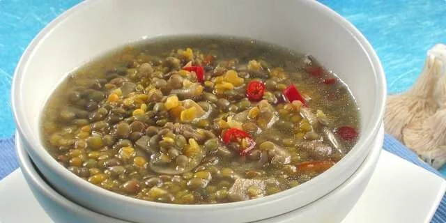 Sopa de lentejas con champiñones