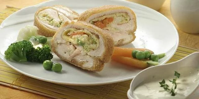 Chicken breaded roll with vegetable omelette