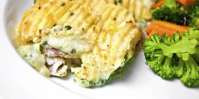 Fish pie - английский «пирог» с картошкой и рыбой в соусе.