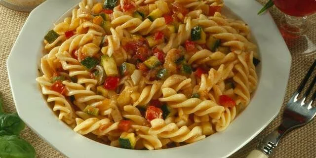 Pasta en salsa de verduras