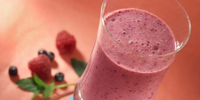 Une boisson de fruit régénératrice