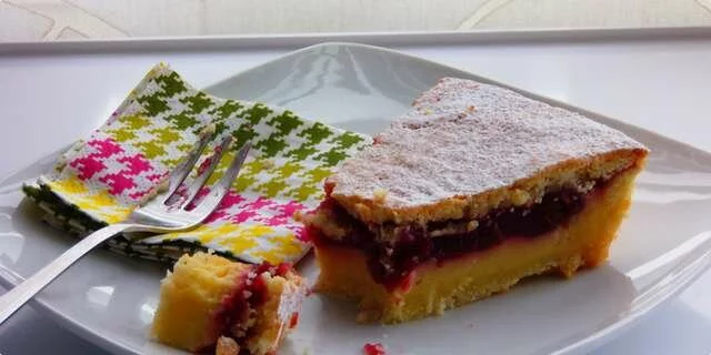 Crostata со сливками и вишней