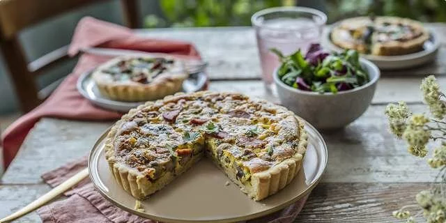 Mini quiche with mushrooms and sausages