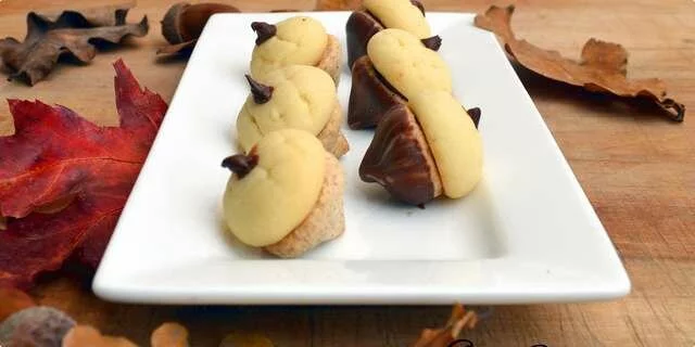 Acorns with hazelnuts and chocolate