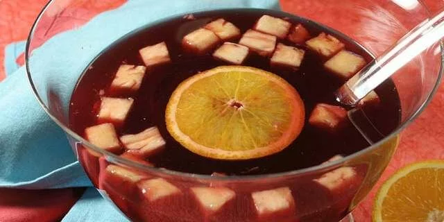 Sangria with pineapple