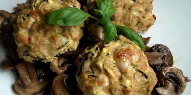 Albóndigas de atún con queso y calabacín