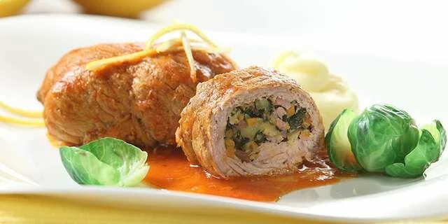 Veal strudel in grapefruit sauce