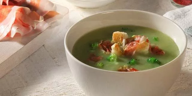 Broccoli soup with prosciutto