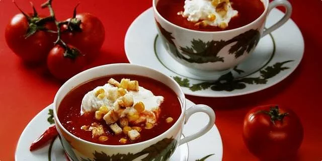 Velouté de tomates de la manière mexicaine