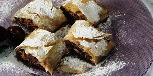 Plum strudel