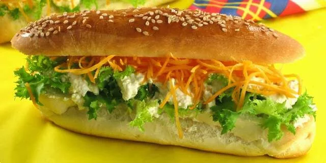 Sándwich con queso para untar fina