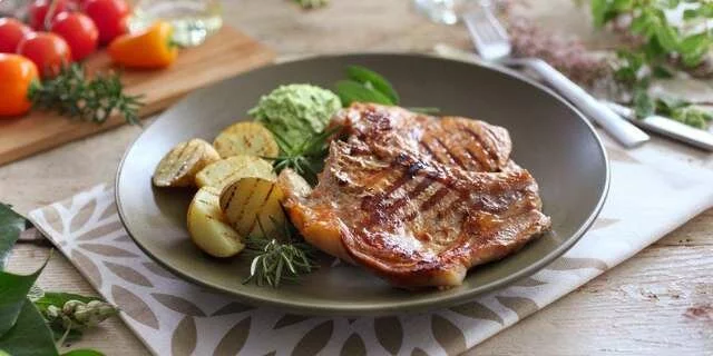 Delicious neck with baked potatoes and pea puree