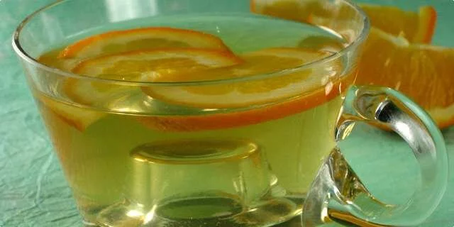 Té verde con miel y naranja