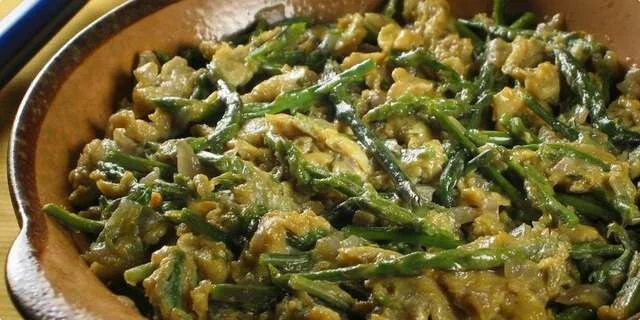 Frittata with wild asparagus