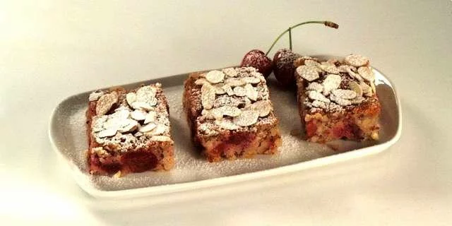 Tarta de cerezas y almendras