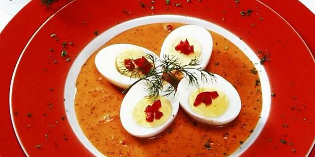 Oeufs en sauce ajvar