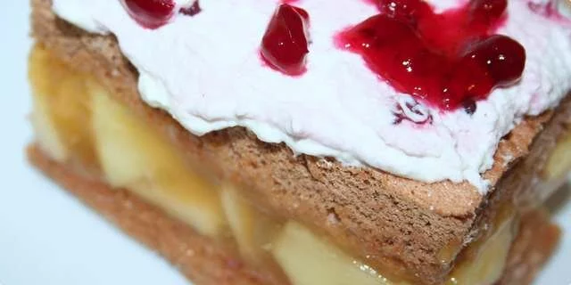 A cake with apples and cranberries