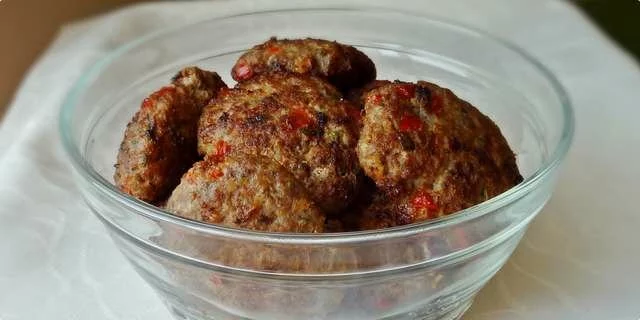 Albóndigas con pimiento rojo