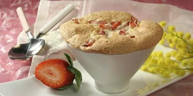 Soufflé de scintillement avec des fraises