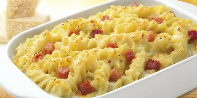 Pasta al horno con jamón y queso