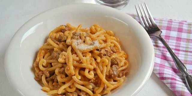 Gramigna alla salsiccia (паста со свежей колбасой)