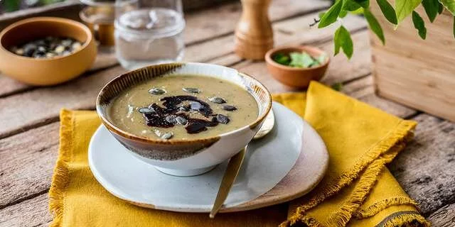 Soupe crème avec des graines