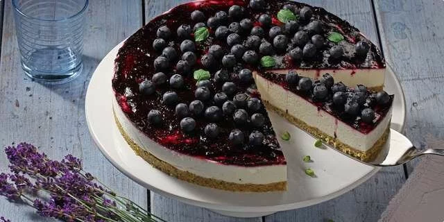 Heller fluttery Käsekuchen mit Blaubeeren