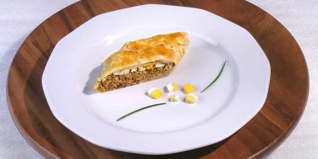 Pastel de carne con huevos