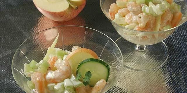 Salad with apples and shrimp