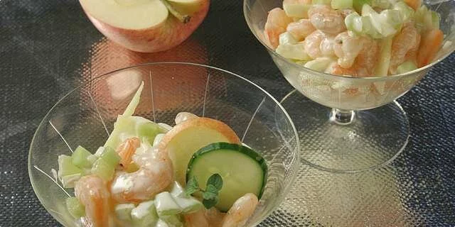 Ensalada de manzanas y camarones