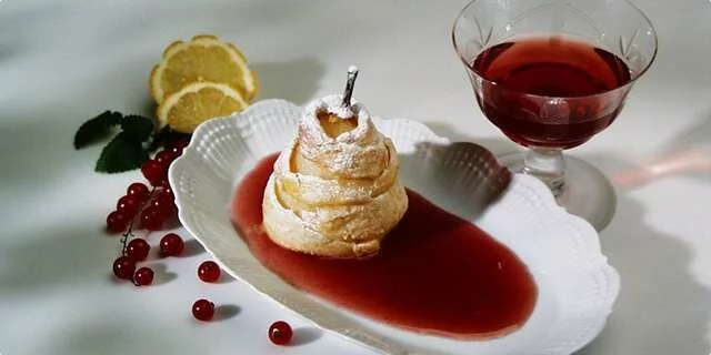 Pears with bishop's sauce