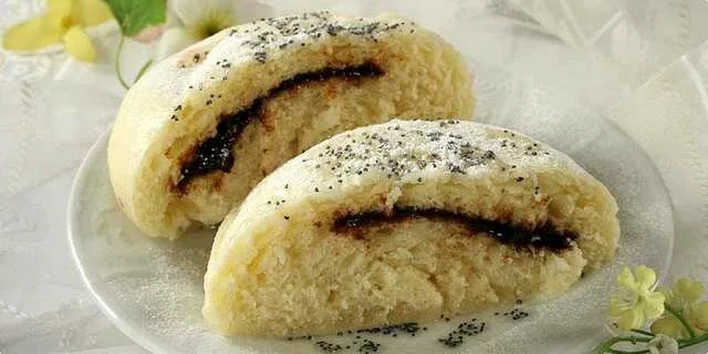 Bolinhas de massa cozinhadas (Germknödel)