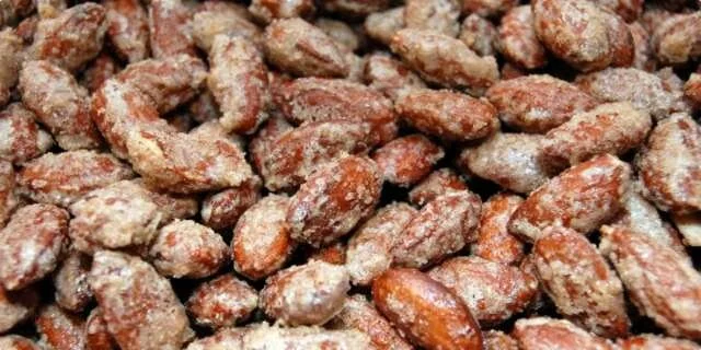 BRUSHTULANI MINDELI (candied almonds)