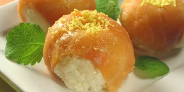 Rice balls with salmon