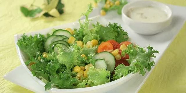 Salada misturada com endívia