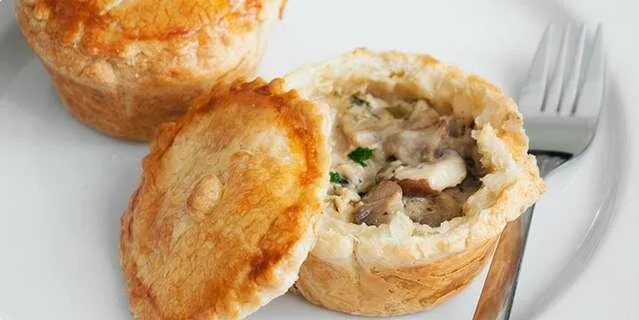 CHICKEN & MUSHROOM PIE - корзины с грибами и курицей