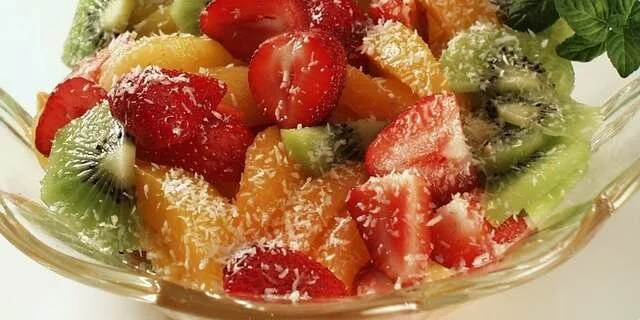Ensalada de frutas de fresa y albaricoque