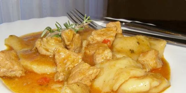 Goulash with pickles