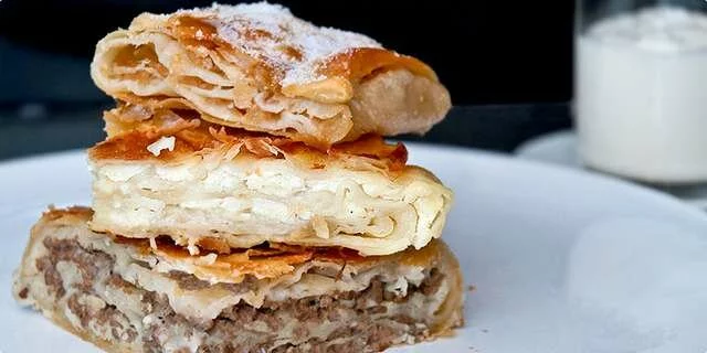 BUREK AS FROM BUREKDZIJA BAKERY - с сыром, мясом и яблоками