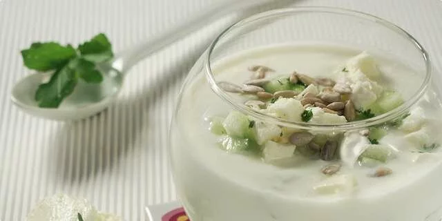 Yogurt soup with dill