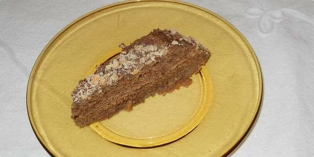 A fluffy almond cake