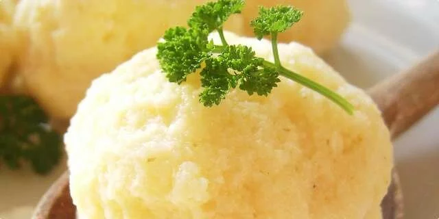 Albóndigas de queso de jardín de infantes