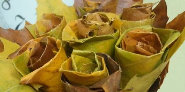 A bouquet of dried leaves