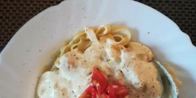 Alfredo pasta with chicken