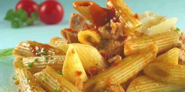 Salsa with tuna and pasta