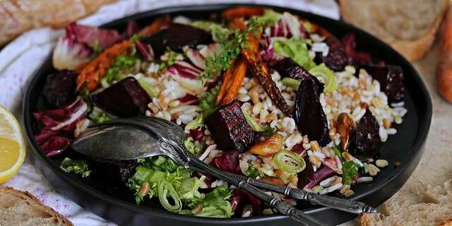 Cereali dell'insalata 3 con le verdure arrostite