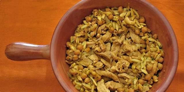Algeria: Kdra - chicken with almonds
