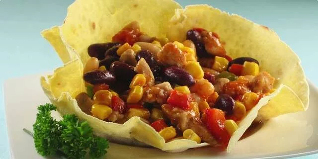 Tortillas con pollo y frijoles