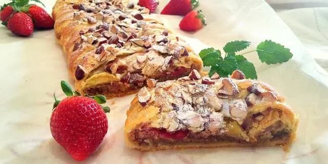 Almond and strawberry pie